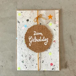 Konfettipapierkarte. Zum Geburtstag.